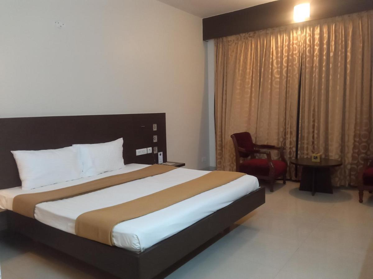 Rns One Hotel Subrahmanya Екстериор снимка