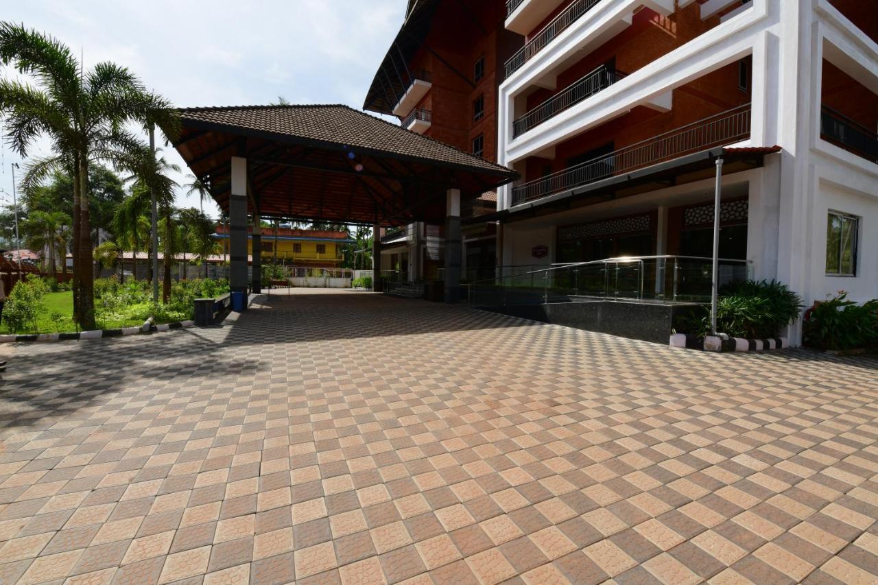 Rns One Hotel Subrahmanya Екстериор снимка